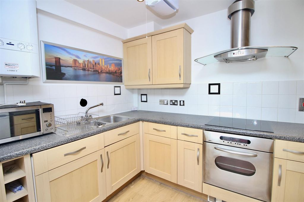 2 bed flat to rentHigh Quay, City Road, Newcastle Upon Tyne NE1 photo 5