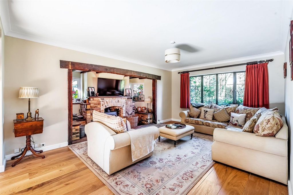 Additional image 4 of 5 bed detached house to rentGarden Close, Leatherhead KT22