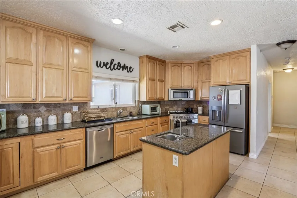 Additional image 51 of 8294 Aster Road, Oak Hills, CA 92344