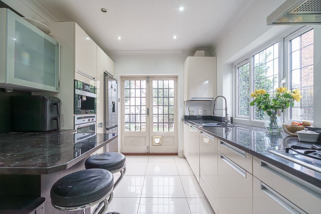 Additional image 3 of 3 bed semi-detached house to rentUpper Richmond Road West, Richmond TW10