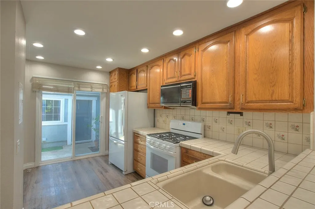 Additional image 73 of 700 E Lake Drive E Unit 7, Orange, CA 92866