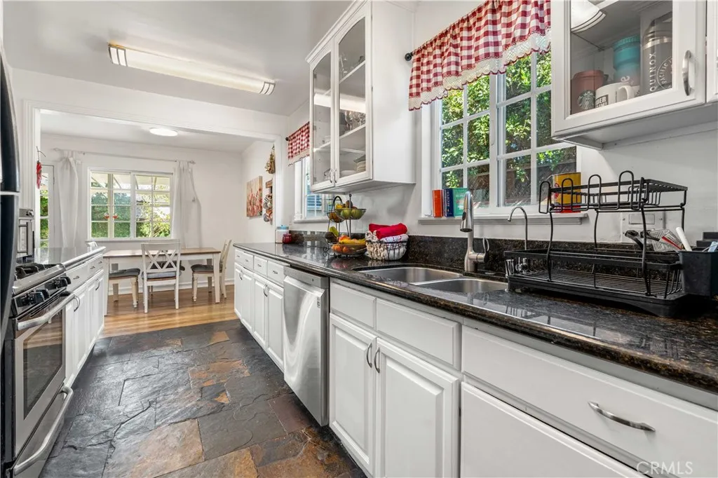Additional image 33 of 17145 Strathern Street, Lake Balboa, CA 91406