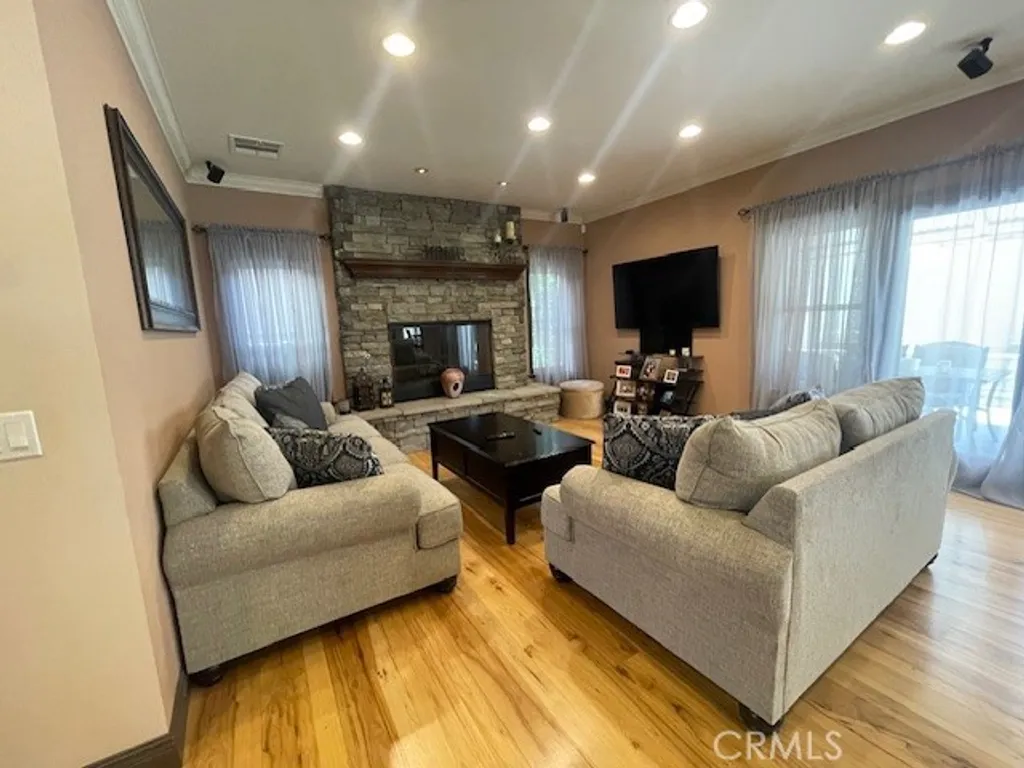 Additional image 15 of 10066 Golden Oaks Ave, Tujunga, CA 91042