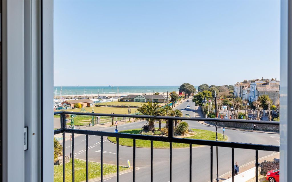 Additional image 12 of 2 bed flat to rentEsplanade, Ryde PO33