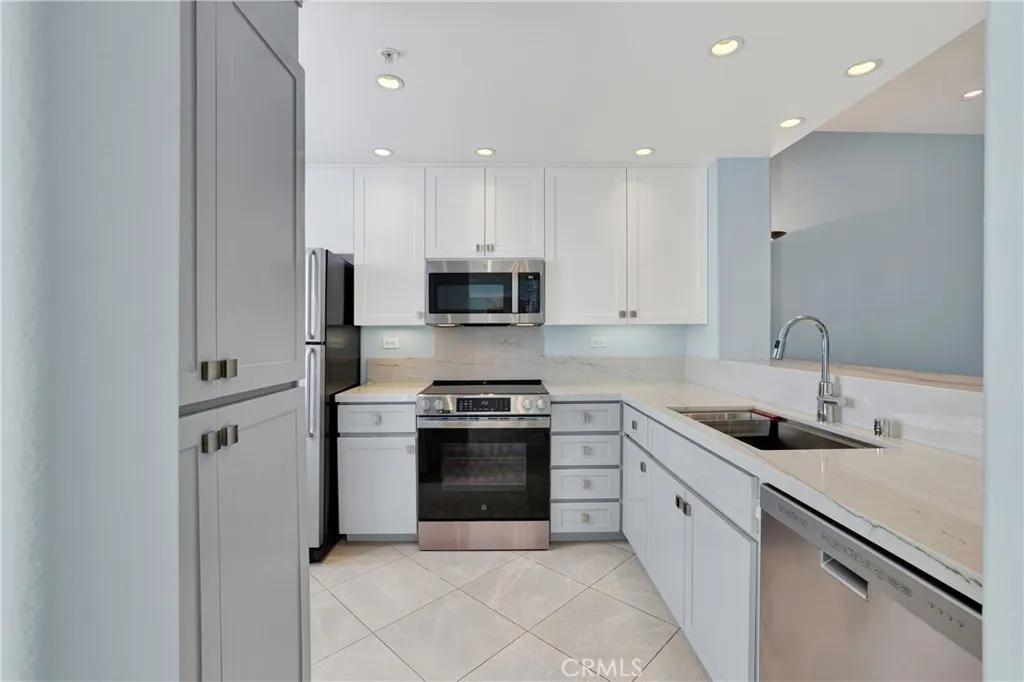 Additional image 48 of 2253 Martin #410, Irvine, CA 92612