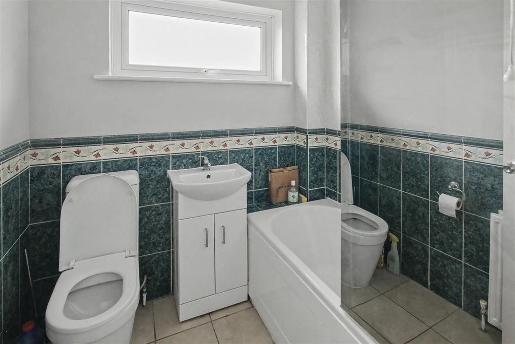 Additional image 7 of 3 bed semi-detached house to rentChesham Drive, Bramcote, Nottingham NG9