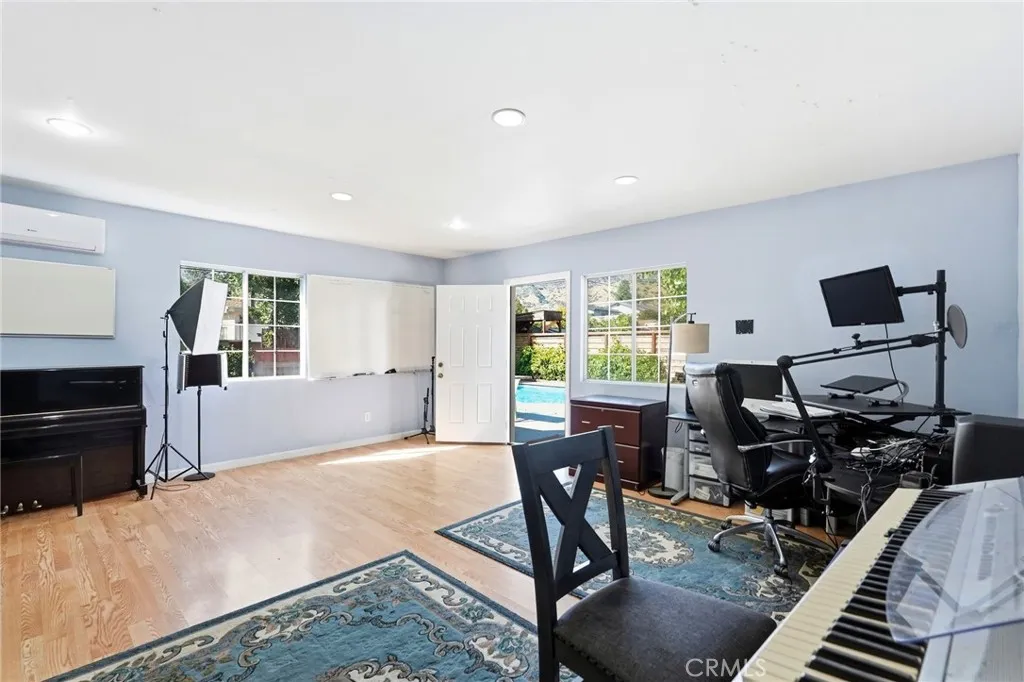 Additional image 43 of 435 Eton Drive, Burbank, CA 91504