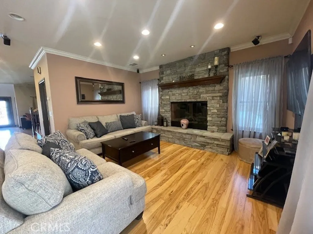 Additional image 13 of 10066 Golden Oaks Ave, Tujunga, CA 91042