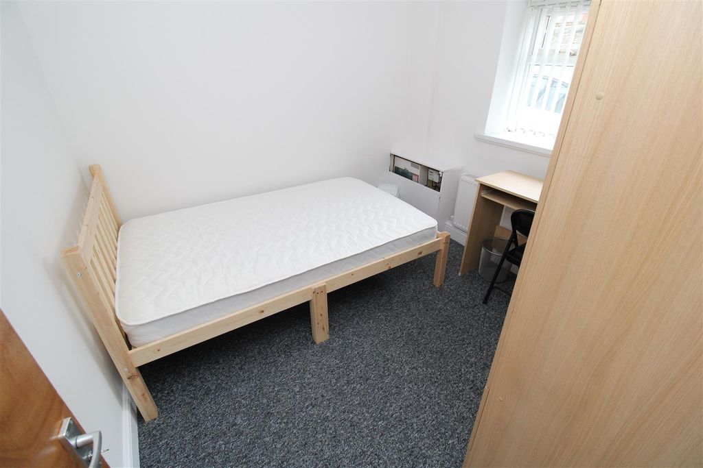 Additional image 5 of 4 bed semi-detached house to rentPark Street Treforest, Pontypridd CF37