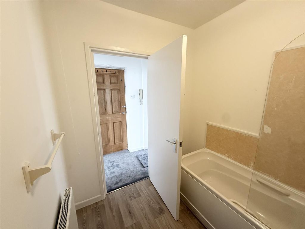 Additional image 4 of 1 bed flat to rentChurton Street, Pwllheli LL53