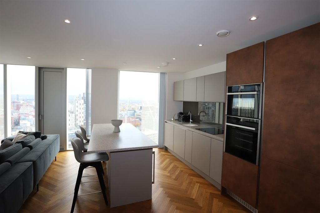Additional image 5 of 2 bed flat to rentDeansgate Square, Owen Street M15