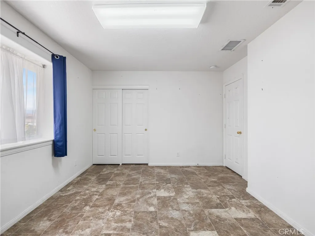 Additional image 42 of 16992 Joshua Rd, Apple Valley, CA 92307