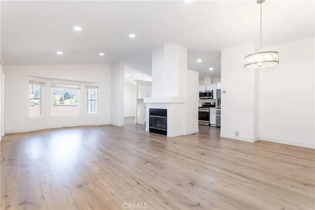 Additional image 3 of 20049 Canyon View Dr, Canyon Country, CA 91351