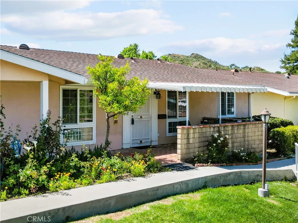 Additional image 2 of 19163 Avenue Of The Oaks Unit A, Newhall, CA 91321