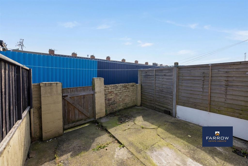 Additional image 19 of 3 bed terraced house to rentDonnington Street, Grimsby DN32