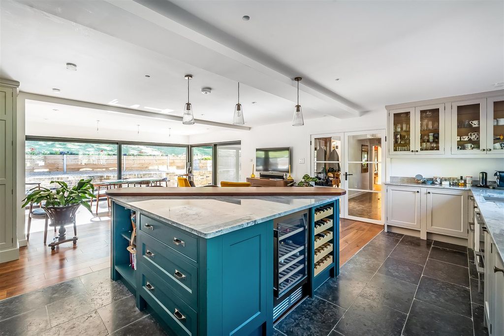 Additional image 15 of 5 bed detached house to rentGarden Close, Leatherhead KT22