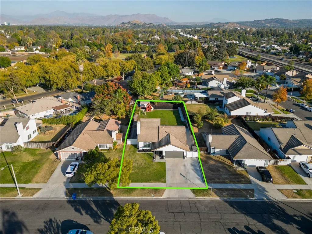 6250 Meadowbrook Ln, Riverside, CA 92504