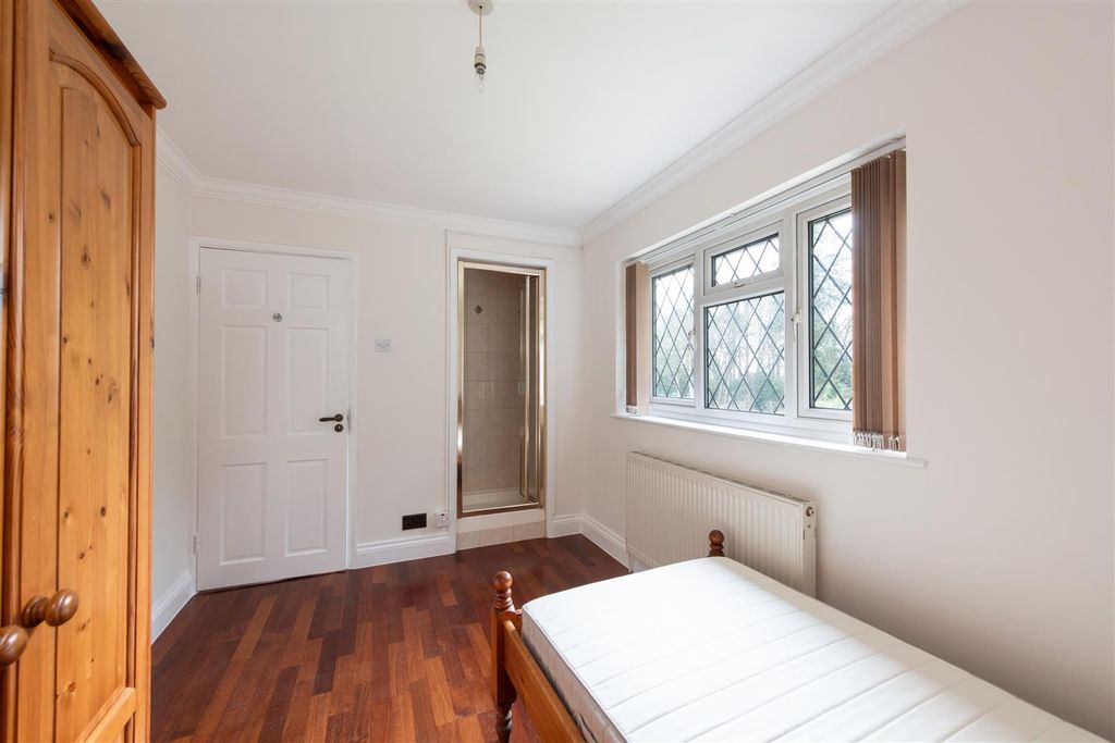 Additional image 13 of 4 bed property to rentMansfield Avenue, Barnet EN4