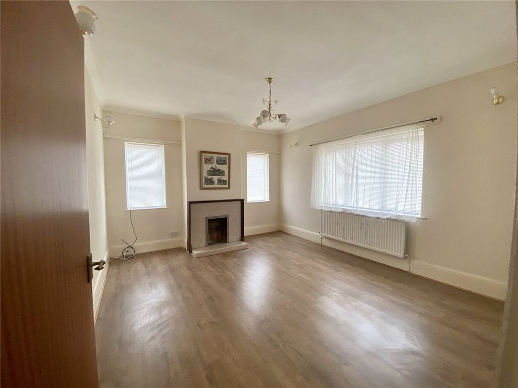 Additional image 4 of 2 bed flat to rentFlat 1, Albion Stores, Clarence Street, Pembroke Dock SA72