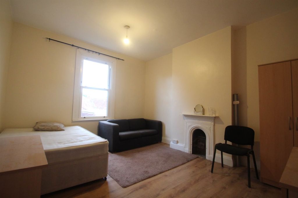 Additional image 5 of 6 bed shared accommodation to rentBrynland Avenue, Bristol BS7