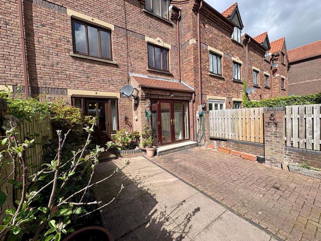 Additional image 10 of 3 bed terraced house to rentOuter Trinities, Beverley HU17