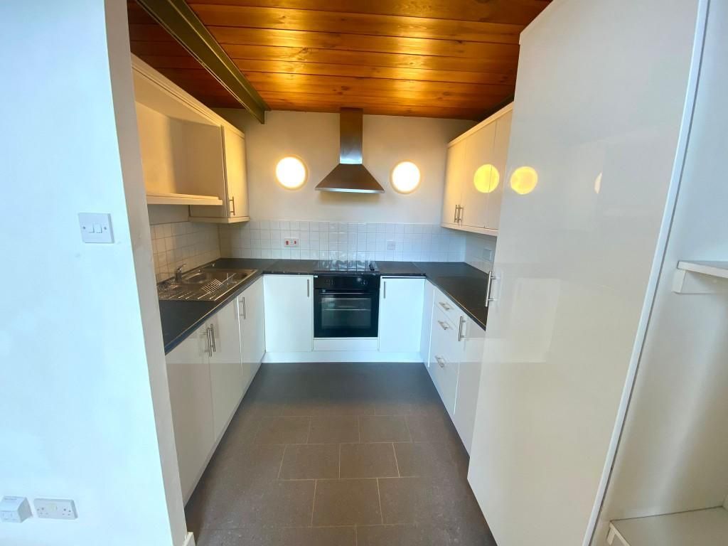 Additional image 2 of 2 bed flat to rentWhingate, Leeds LS12