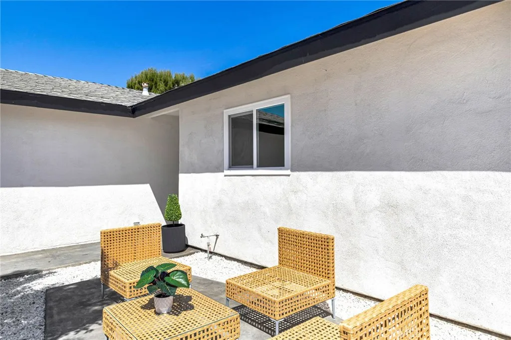 8141 Valencia Dr, Huntington Beach, CA 92647 photo 5