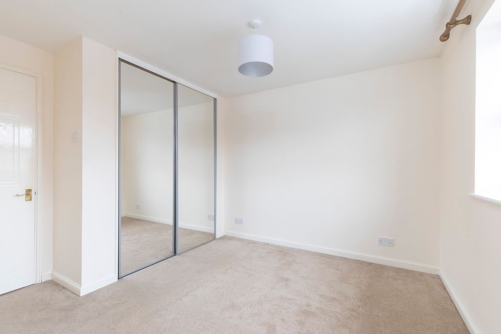 2 bed terraced house to rentDodington Close, Gloucester GL4 photo 4
