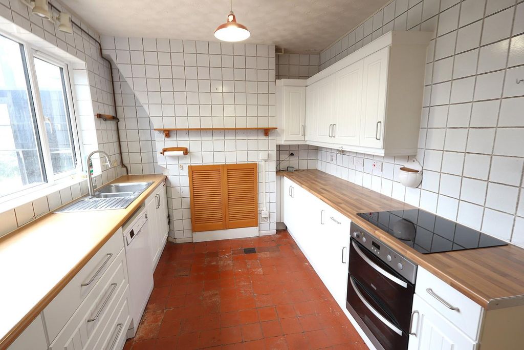 Additional image 2 of 3 bed end terrace house to rentGammons Lane, Watford WD24