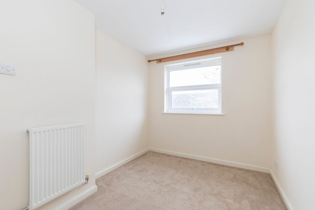 2 bed terraced house to rentDodington Close, Gloucester GL4 photo 5