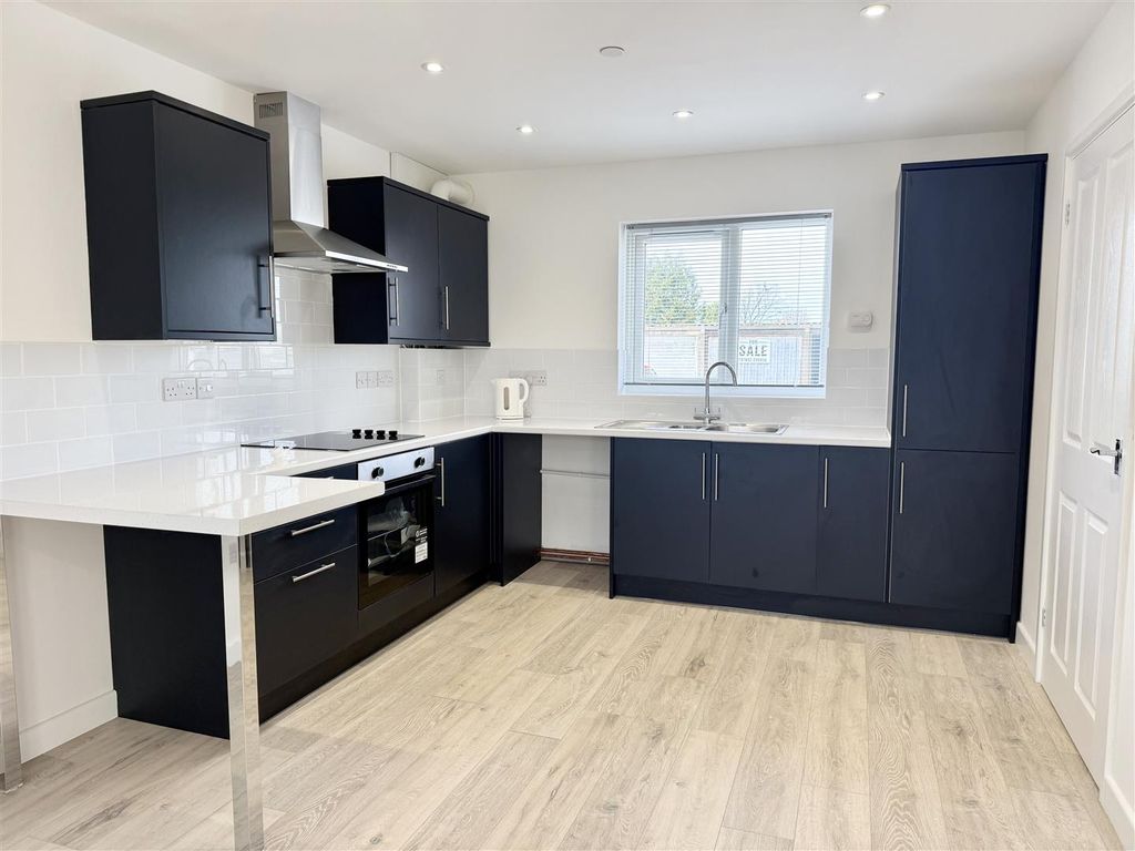 Additional image 2 of 3 bed property to rentStranraer Avenue, Pennar, Pembroke Dock SA72