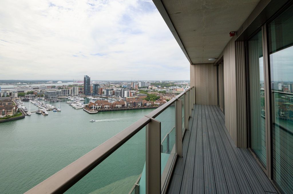 Additional image 13 of 2 bed flat to rentCentenary Plaza, Southampton SO19
