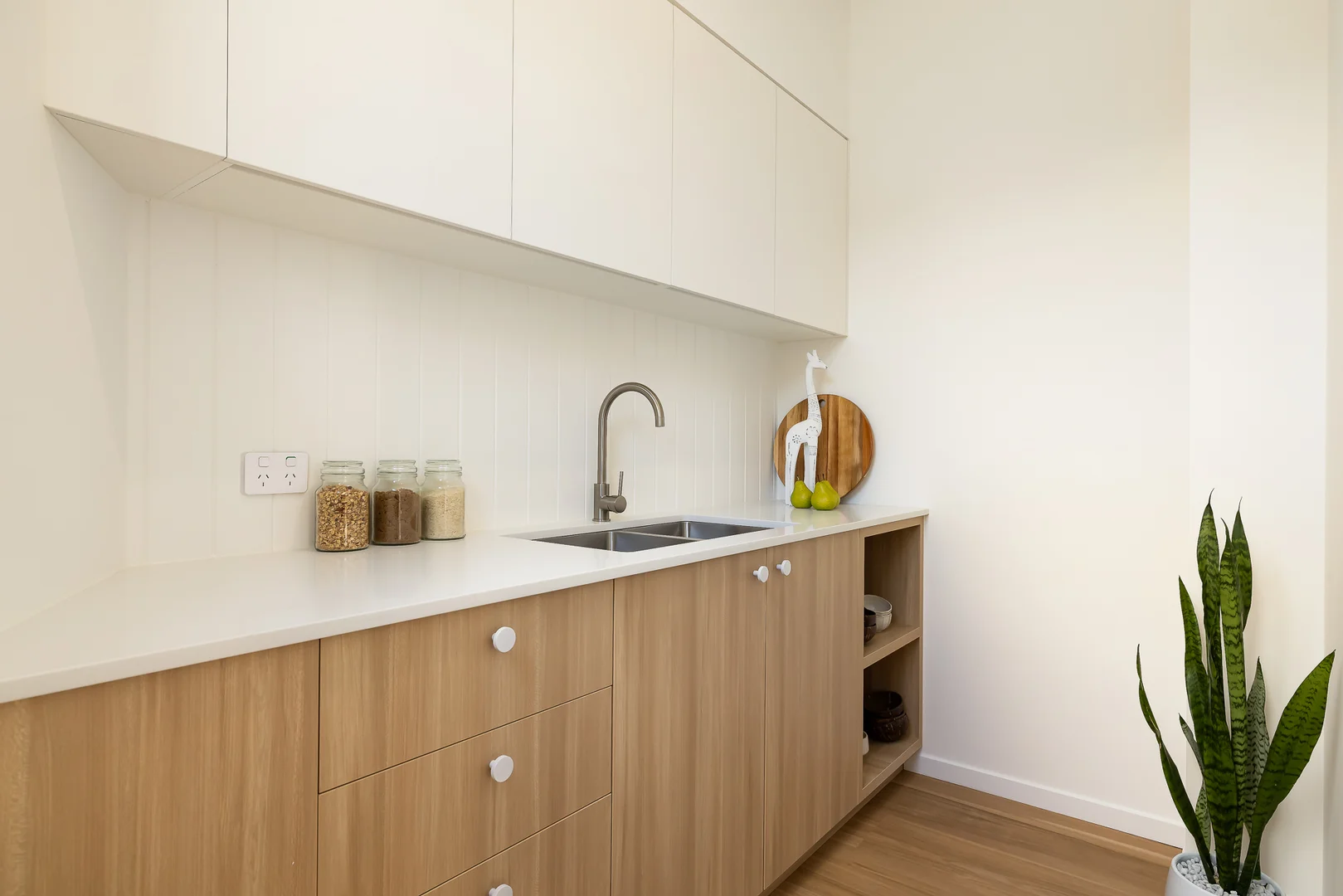 Additional image 3 of 15-17 Chant St, Broadbeach Waters QLD 4218