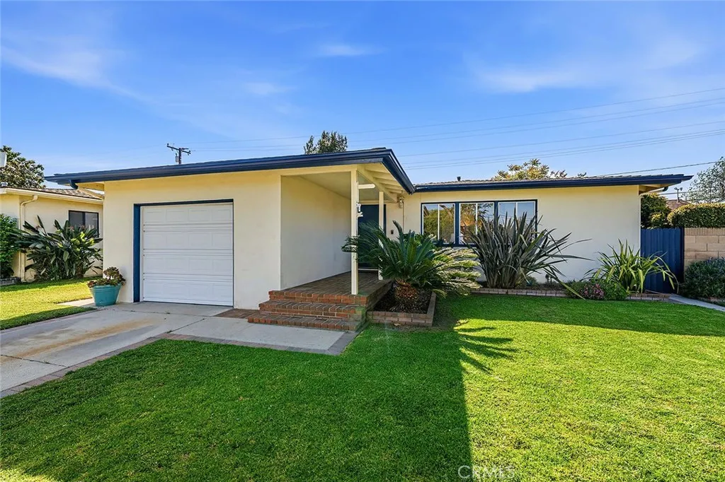 1911 Snowden Ave, Long Beach, CA 90815