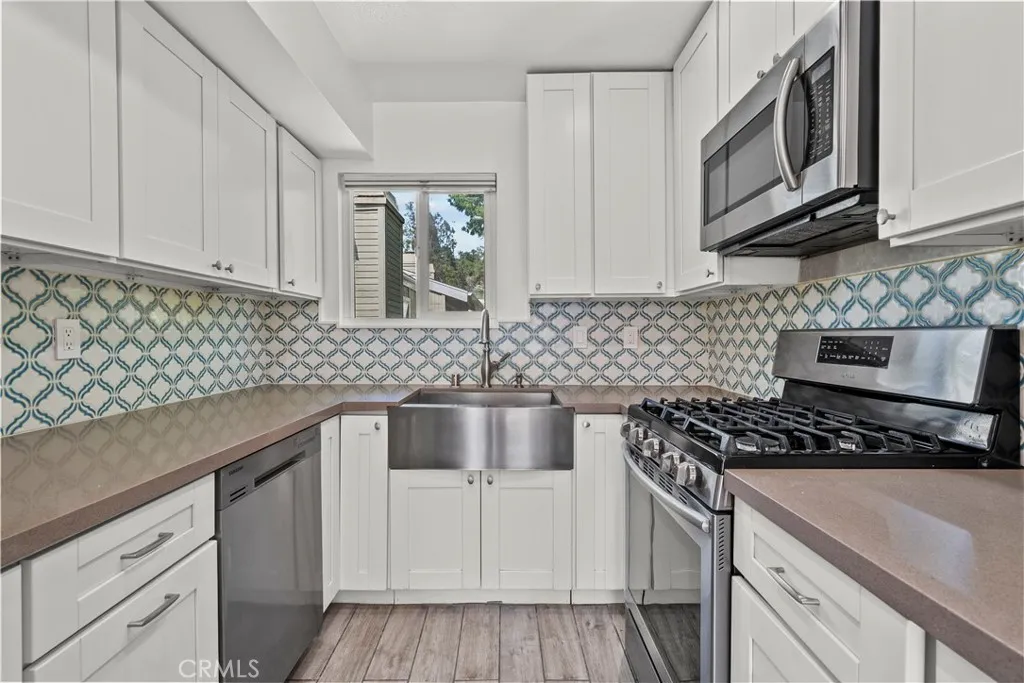 Additional image 17 of 22117 Burbank Blvd Unit 5, Woodland Hills, CA 91367
