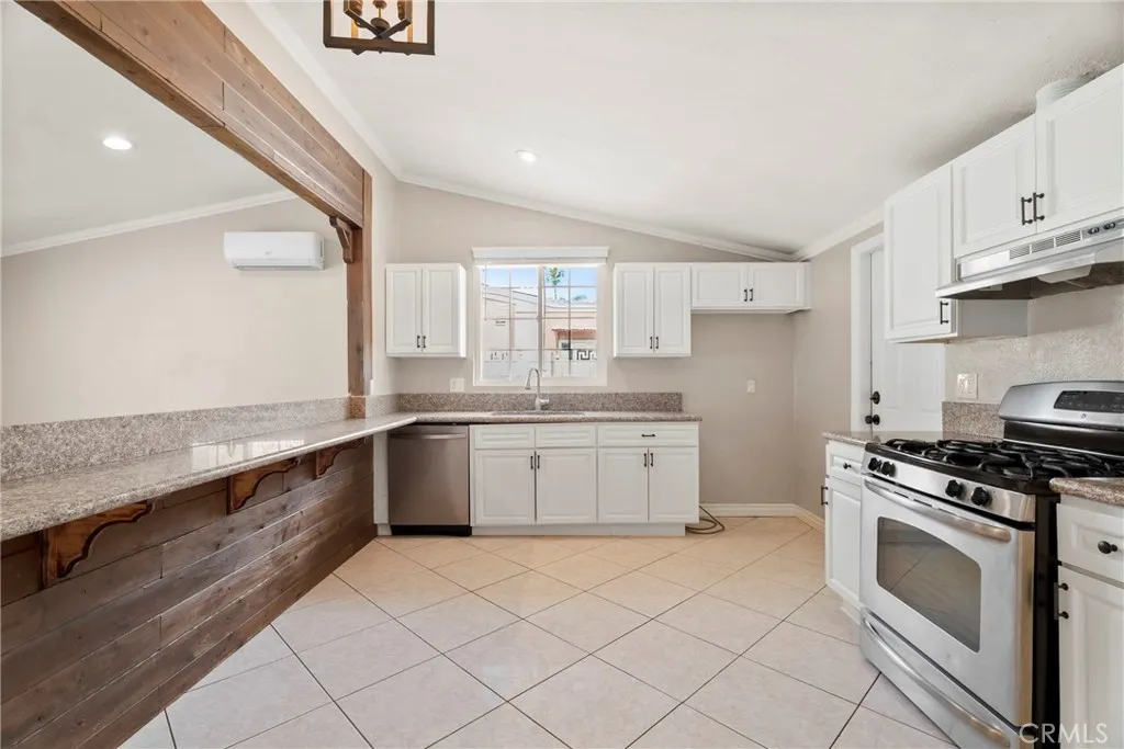 Additional image 6 of 19124 Drycliff Street, Canyon Country, CA 91351