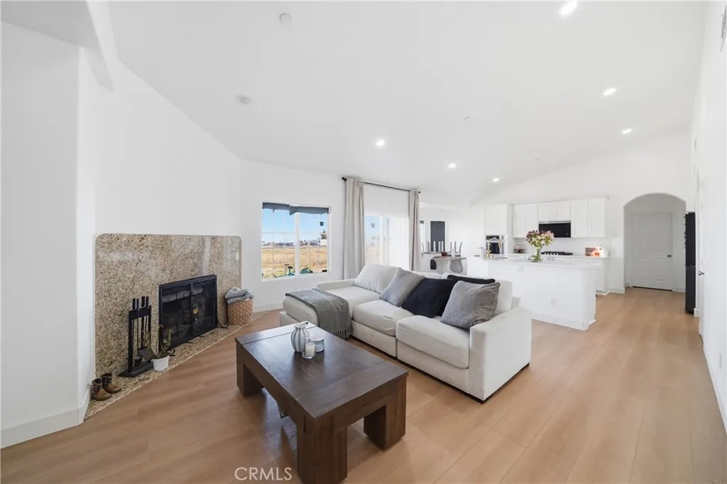 7576 Sunset Rd, Phelan, CA 92371 photo 3