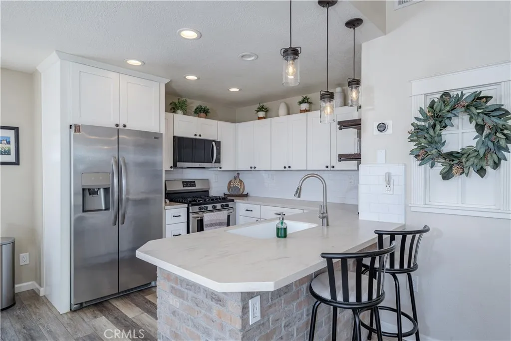 Additional image 3 of 2552 Avenida Del Vista Unit 204, Corona, CA 92882