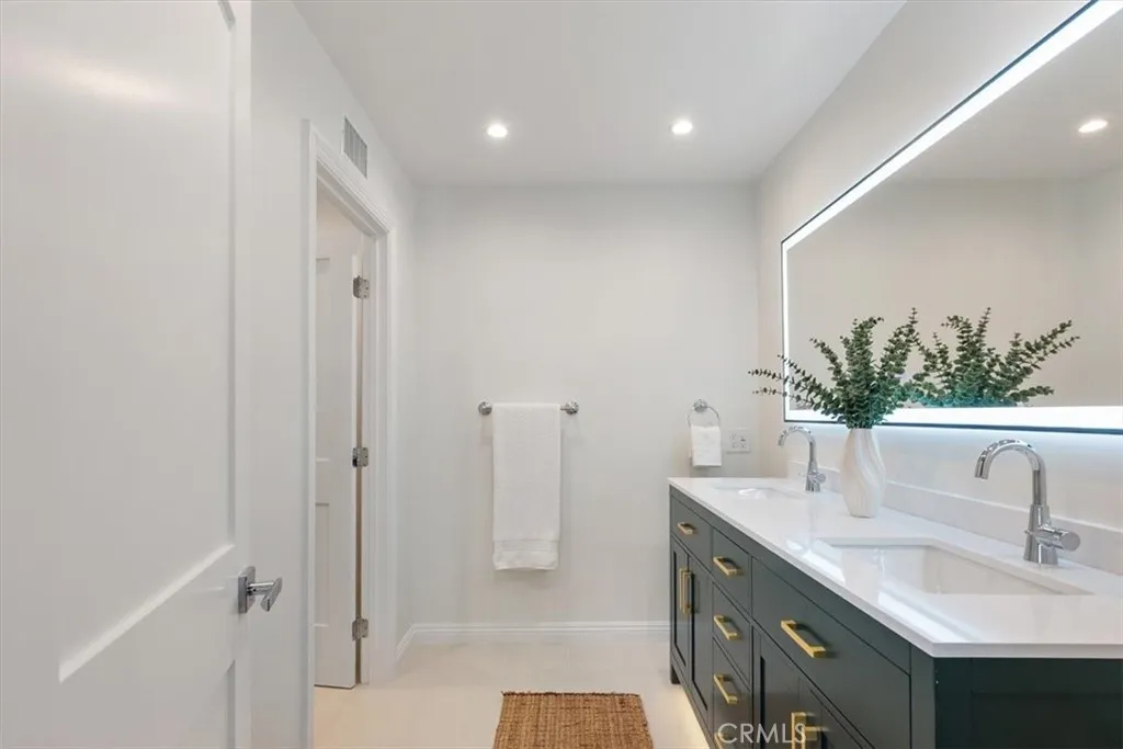 Additional image 114 of 834 Moorside Drive, Glendale, CA 91207