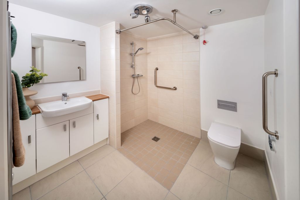 Additional image 7 of 2 bed flat to rentQueens Road, Weybridge KT13