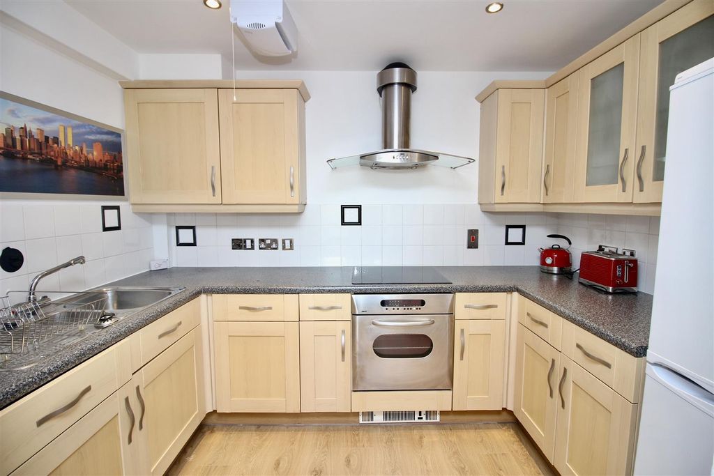 2 bed flat to rentHigh Quay, City Road, Newcastle Upon Tyne NE1 photo 3
