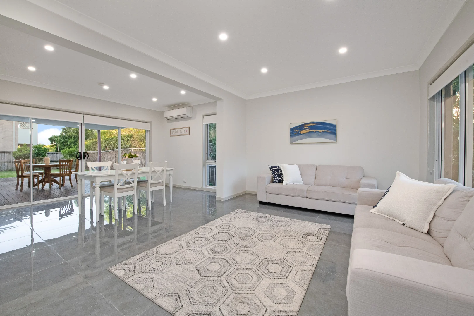 11 Roxburgh Crescent, Stanhope Gardens NSW 2768 photo 3
