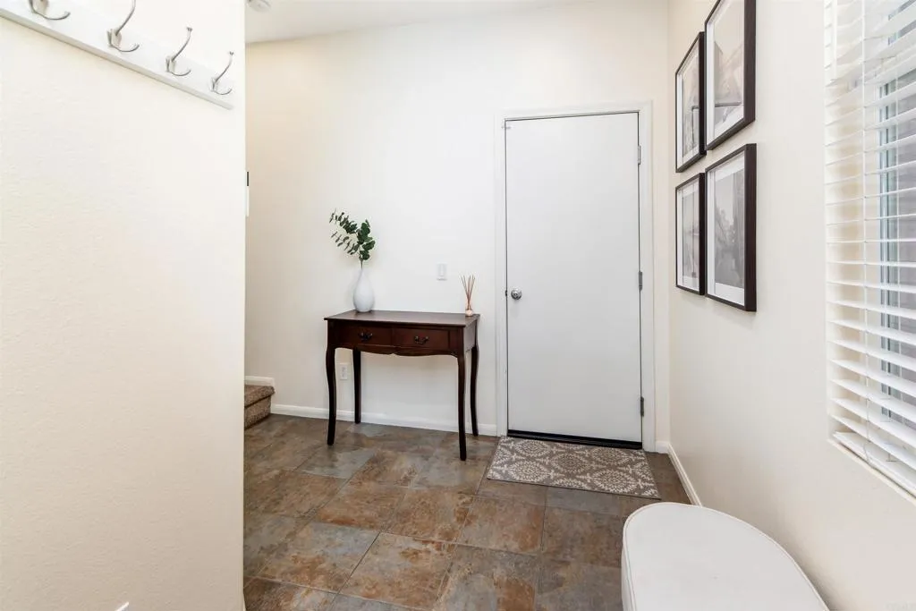Additional image 36 of 451 Avenida De La Luna, Vista, CA 92083