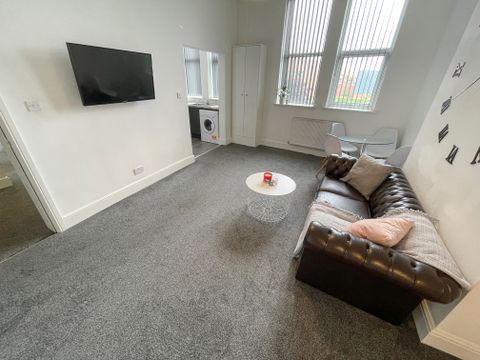 Holmes Street, Liverpool L8, Room to rent