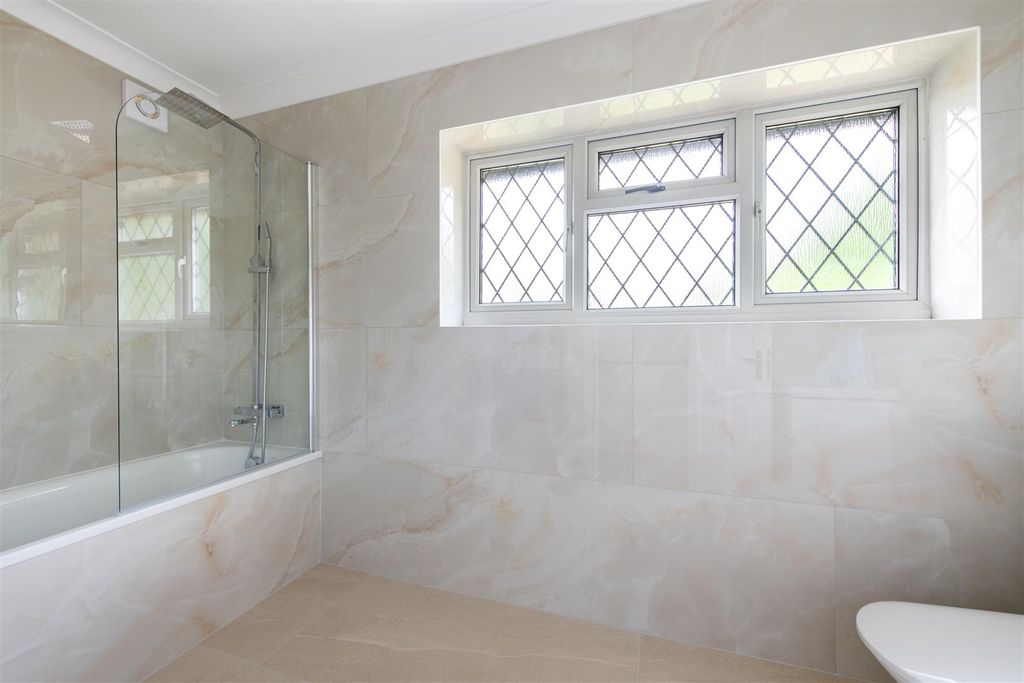 Additional image 9 of 4 bed property to rentMansfield Avenue, Barnet EN4