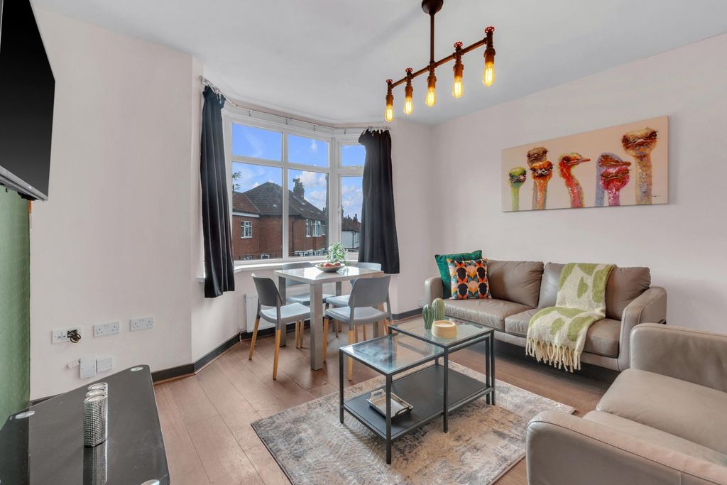 Additional image 2 of 5 bed shared accommodation to rentAsh Road, Leeds LS6