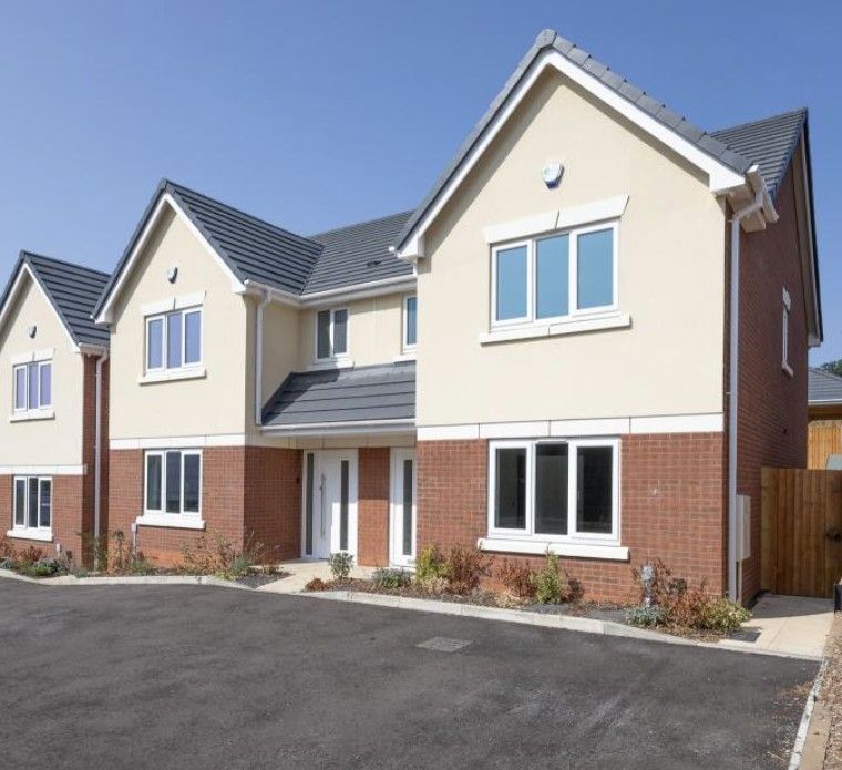 3 bed semi-detached house to rentKidderminster DY10