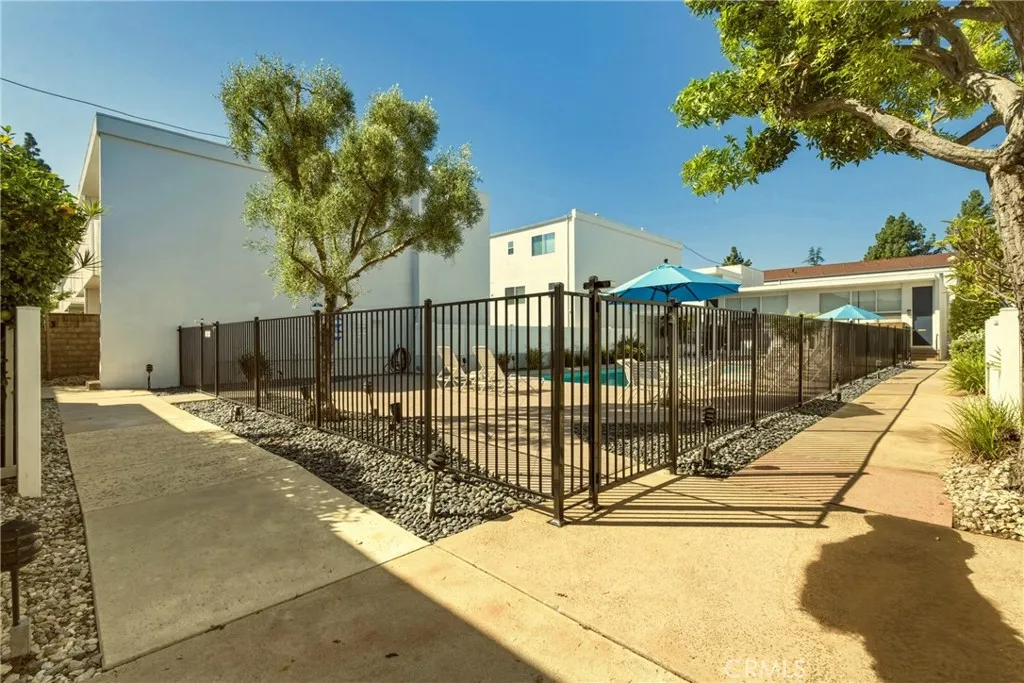 4331 W Sarah Street Unit 10, Burbank, CA 91505