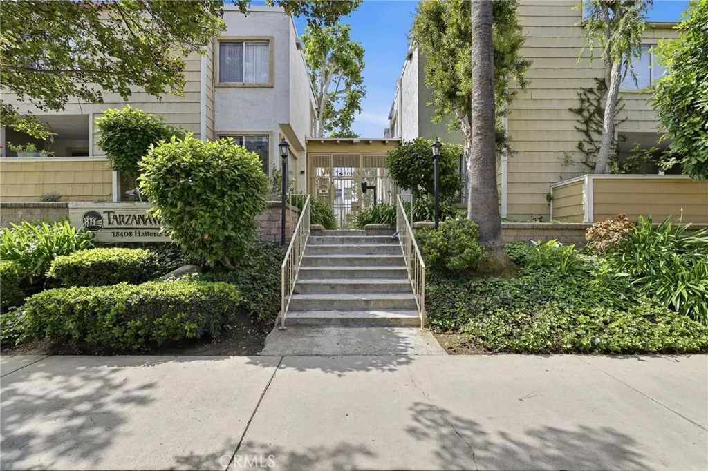 18408 Hatteras Street Unit 14, Tarzana, CA 91356