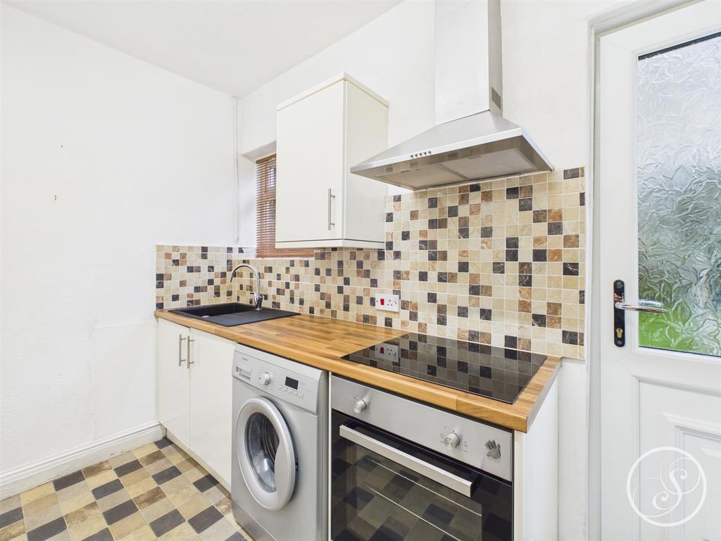 Additional image 13 of 2 bed flat to rentSandringham Drive, Leeds LS17